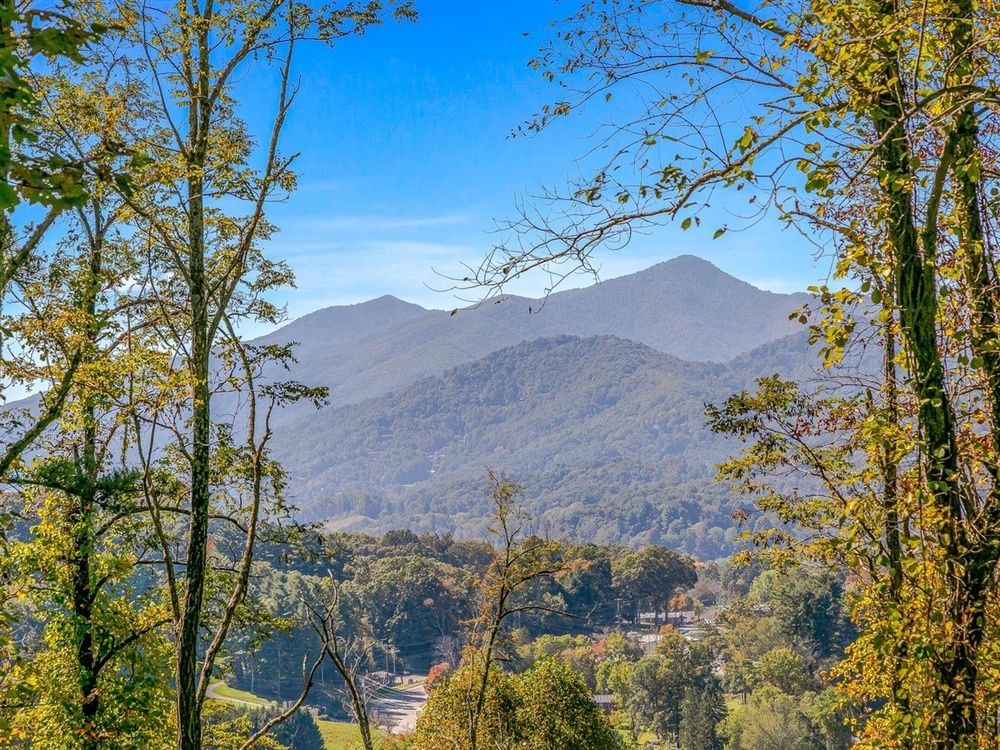 237 Ratcliff Cove Rd., Waynesville, NC 28786